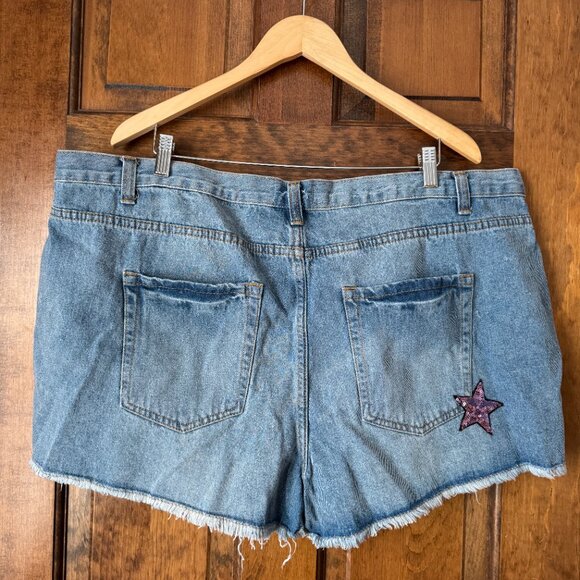 Forever 21+ Light Rinse Distressed Shorts w/Pink Sequined Stars Size 18 - Picture 7 of 10